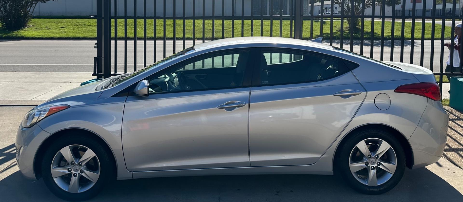 2013 SILVER /GRAY Hyundai Elantra (KMHDH4AE2DU) , AUTOMATIC transmission, located at 2001 E. Lancaster, Ft. Worth, 76103, (817) 336-7000, 32.746181, -97.301018 - Photo#0